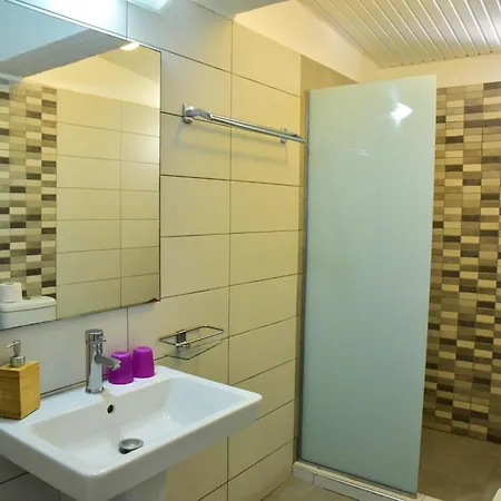 Hotel apartamentowy Roseberry 2*
